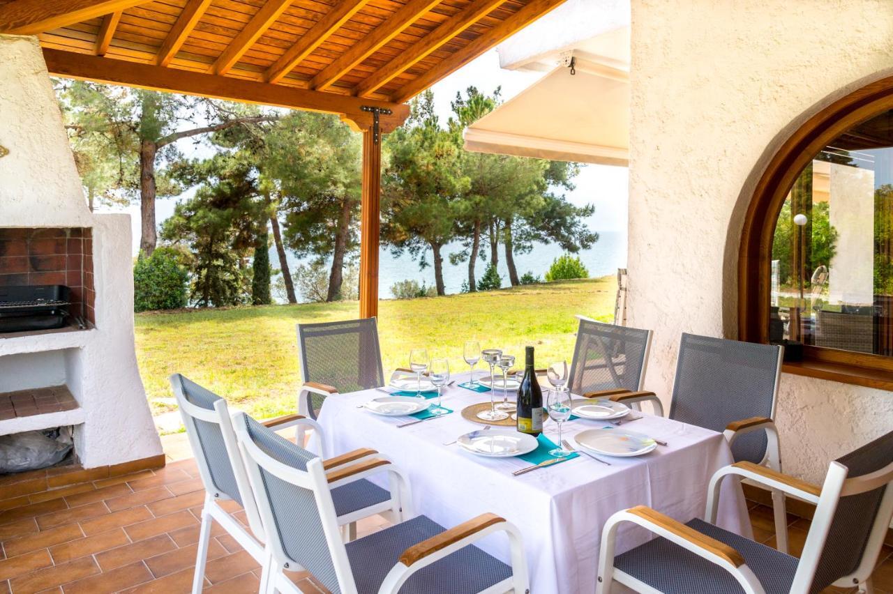 Summerday Villa Private Beach Nea Irakleia Exteriör bild